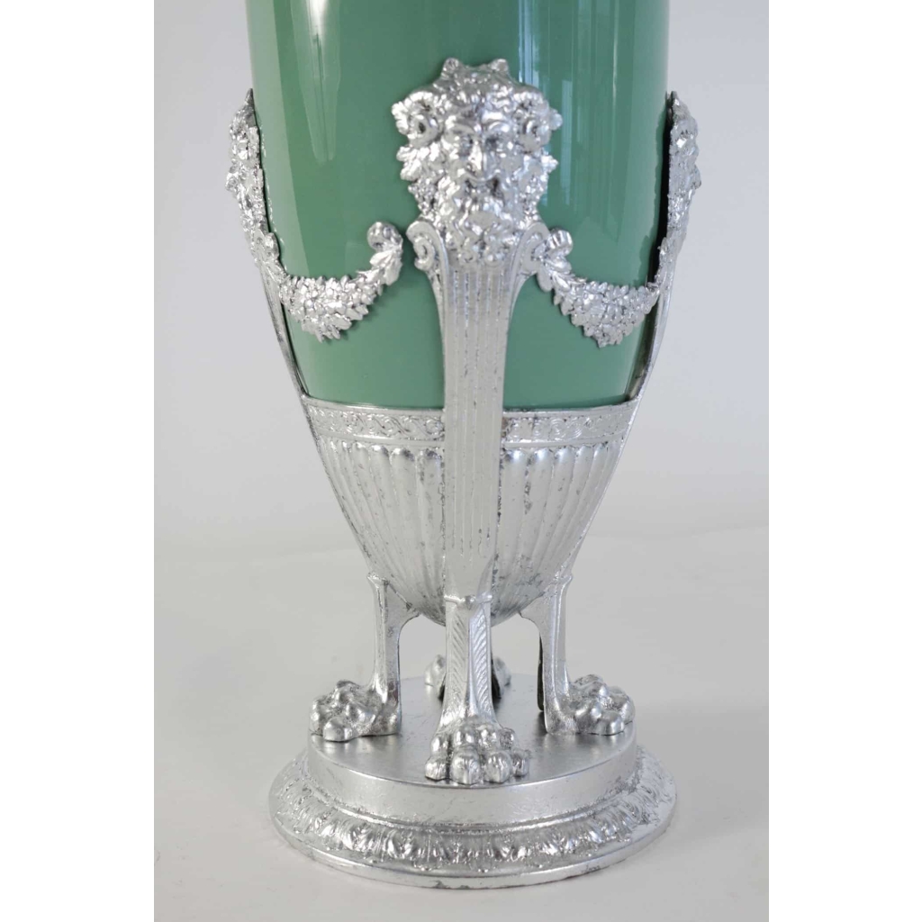 Vase, celadon, faïence, monté métal argenté à la feuille d’argent. XIXème siècle, époque Napoléon III | Biron Vase, celadon, faïence, monté métal argenté à la feuille d'argent. XIXème siècle, époque Napoléon III