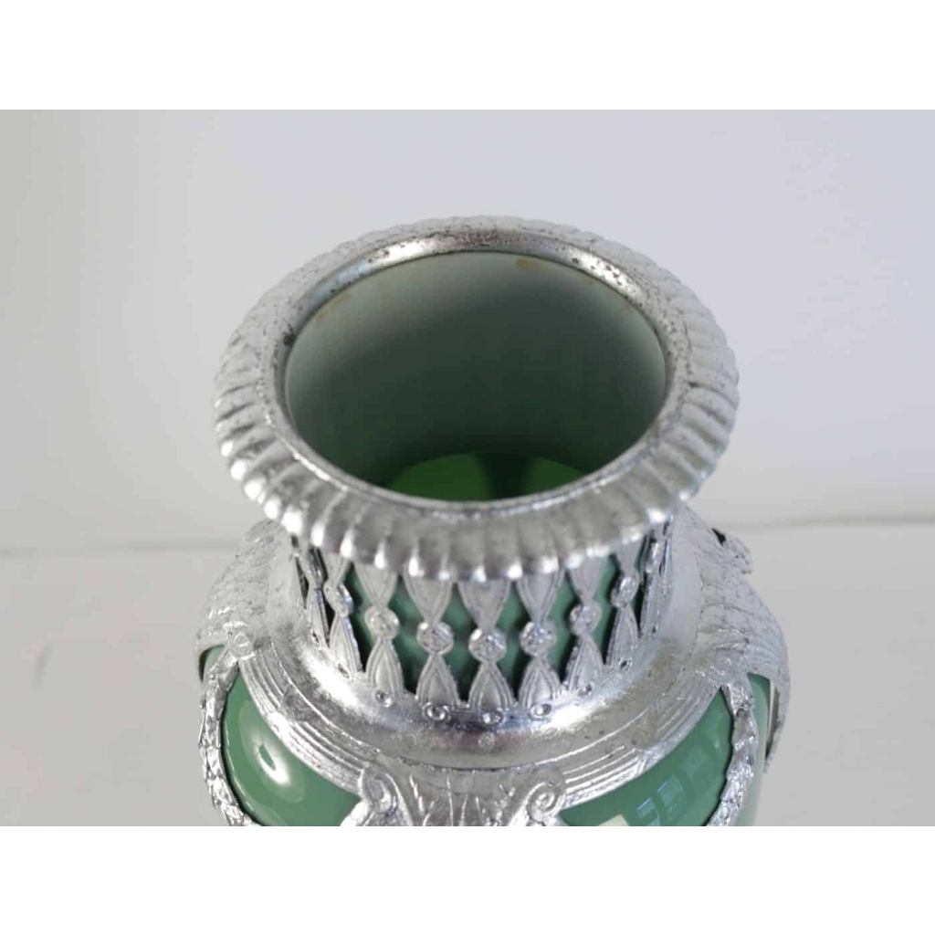 Vase, celadon, faïence, monté métal argenté à la feuille d’argent. XIXème siècle, époque Napoléon III | Biron Vase, celadon, faïence, monté métal argenté à la feuille d'argent. XIXème siècle, époque Napoléon III