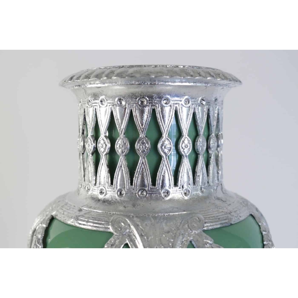Vase, celadon, faïence, monté métal argenté à la feuille d’argent. XIXème siècle, époque Napoléon III | Biron Vase, celadon, faïence, monté métal argenté à la feuille d'argent. XIXème siècle, époque Napoléon III