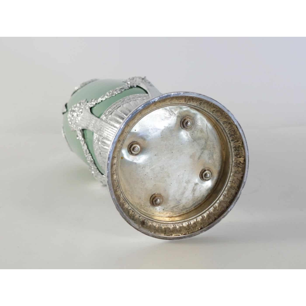Vase, celadon, faïence, monté métal argenté à la feuille d’argent. XIXème siècle, époque Napoléon III | Biron Vase, celadon, faïence, monté métal argenté à la feuille d'argent. XIXème siècle, époque Napoléon III