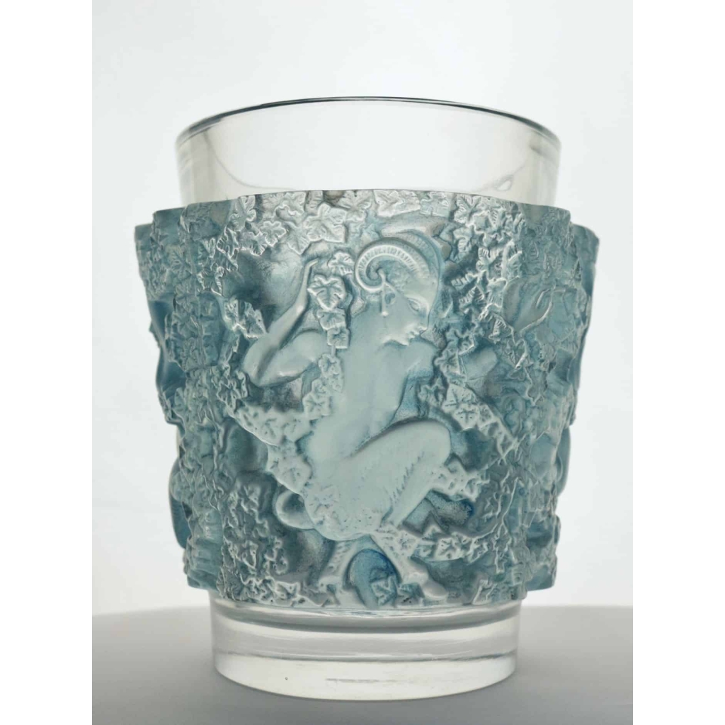 RENE LALIQUE (1860-1945) Vase «Bacchus» Patiné Bleu | Biron RENE LALIQUE (1860-1945) Vase «Bacchus» Patiné Bleu