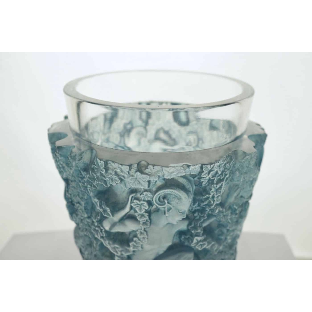 RENE LALIQUE (1860-1945) Vase «Bacchus» Patiné Bleu | Biron RENE LALIQUE (1860-1945) Vase «Bacchus» Patiné Bleu