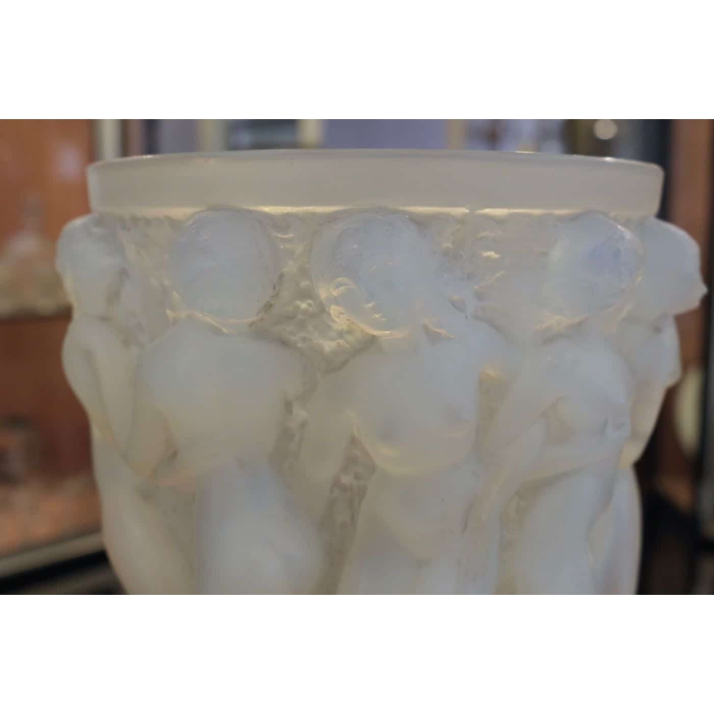 RENE LALIQUE (1860-1945) Vase «Bacchantes » Opalescent | Biron RENE LALIQUE (1860-1945) Vase «Bacchantes " Opalescent