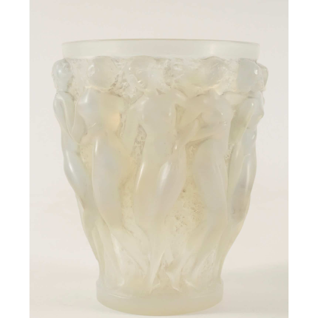 RENE LALIQUE (1860-1945) Vase «Bacchantes » Opalescent | Biron RENE LALIQUE (1860-1945) Vase «Bacchantes " Opalescent