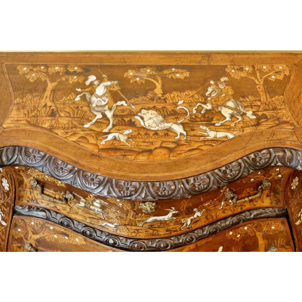 Commode en marqueterie XIXème, du nord de l'Italie