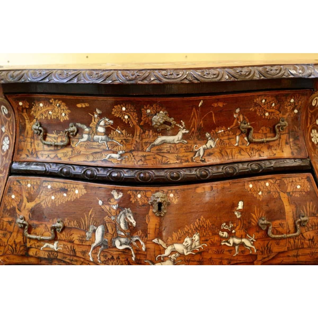 Commode en marqueterie XIXème, du nord de l'Italie