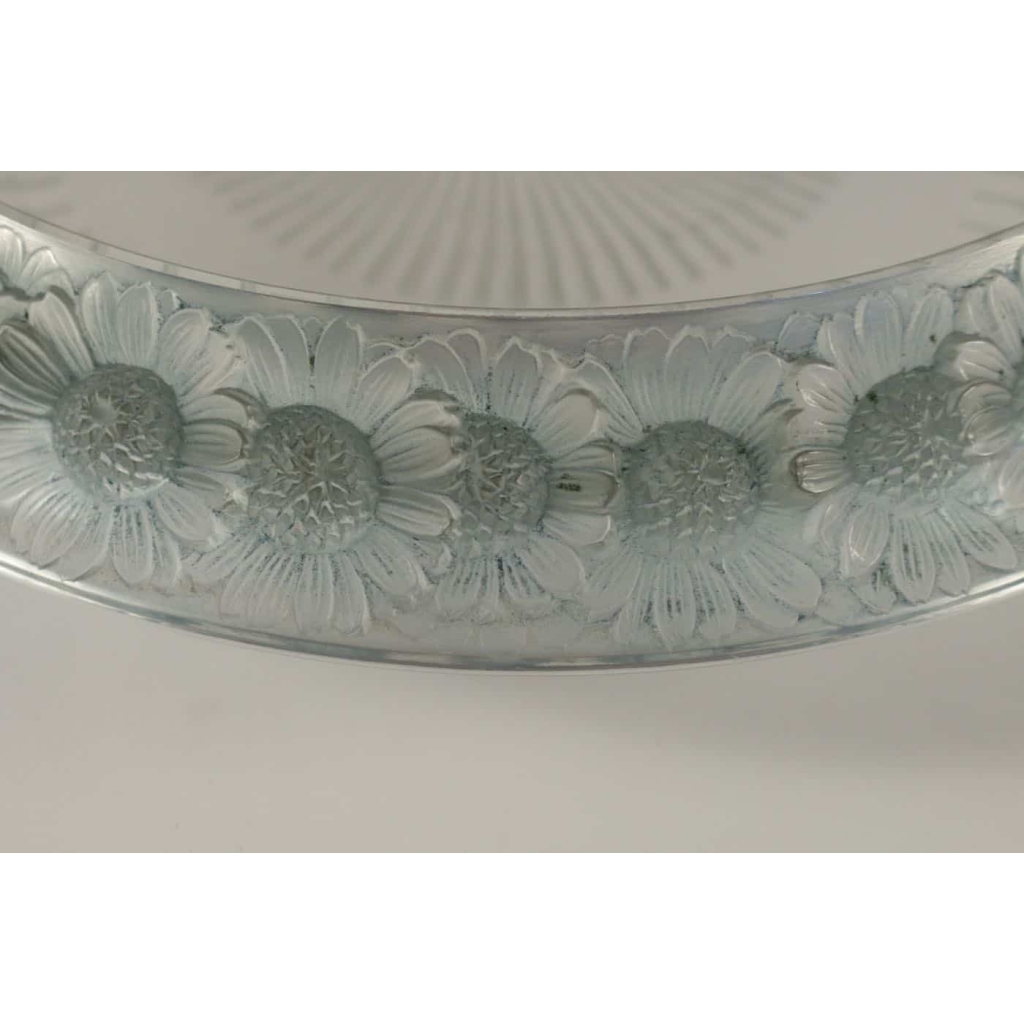 R Lalique Coupe « Marguerites » patinée Bleu | Biron R Lalique Coupe "Marguerites " patinée Bleu