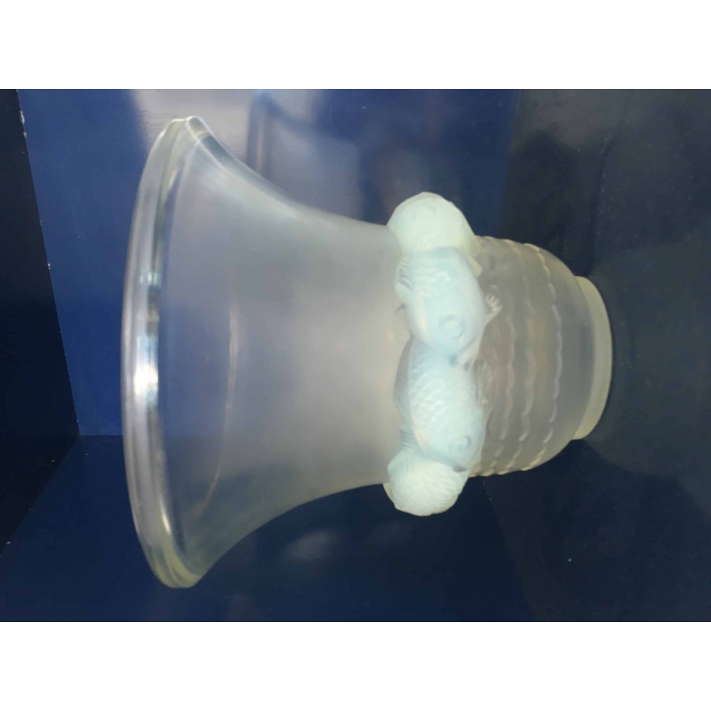 RENE LALIQUE (1860-1945) Vase Opalescent « Piriac » | Biron RENE LALIQUE (1860-1945) Vase Opalescent "Piriac"