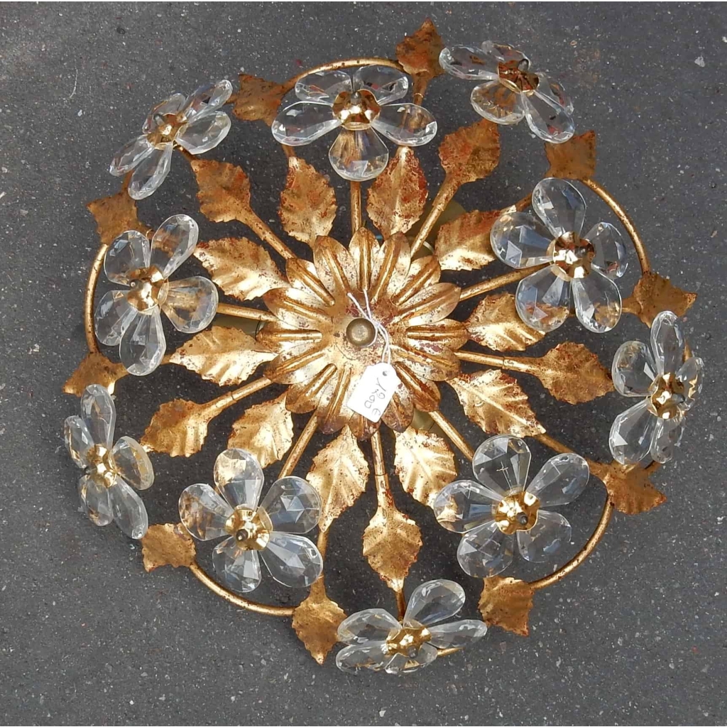 1970′ Plafonnier en Fer Doré et Cristal Style Maison Bagués Décor Feuilles et Fleurs Modèle Corbeille | Biron ||