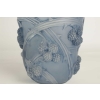 René LALIQUE (1860-1945) Vase Mûres en verre blanc moulé-pressé patiné bleu | Biron René LALIQUE (1860-1945) Vase Mûres en verre blanc moulé-pressé patiné bleu