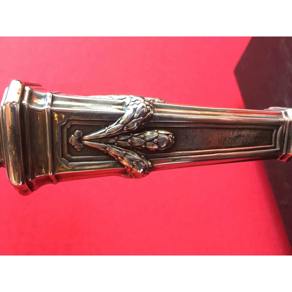 Paire de Candélabres en Bronze Argentés Style Louis XVI | Biron Paire de Candélabres en Bronze Argentés Style Louis XVI