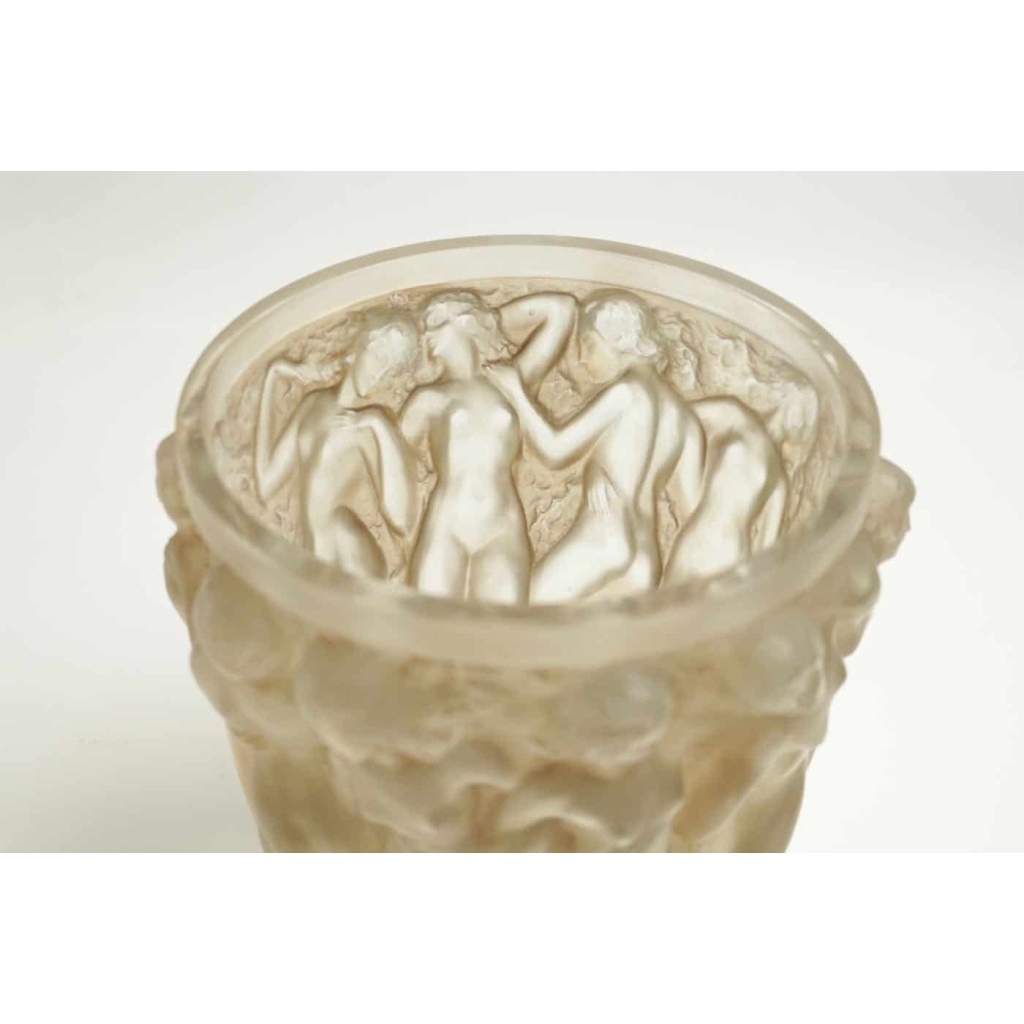 « RENÉ LALIQUE (1860-1945) Vase « Bacchantes » | Biron "RENÉ LALIQUE (1860-1945) Vase "Bacchantes"