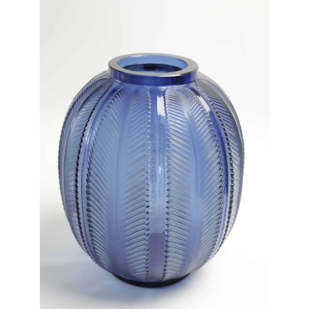 RENE LALIQUE (1860-1945) Vase « Biskra » teinté Bleu | Biron RENE LALIQUE (1860-1945) Vase "Biskra" teinté Bleu