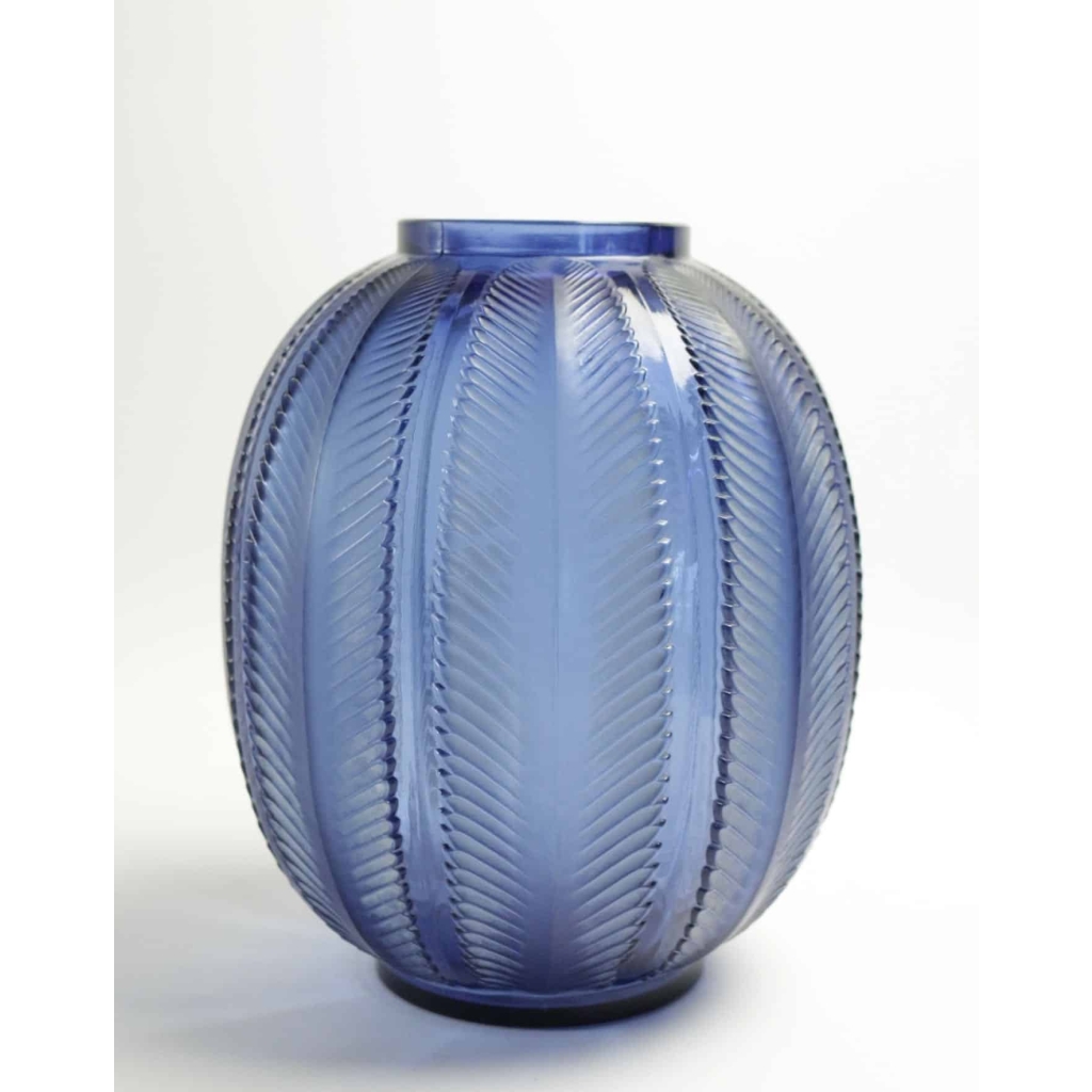 RENE LALIQUE (1860-1945) Vase « Biskra » teinté Bleu | Biron RENE LALIQUE (1860-1945) Vase "Biskra" teinté Bleu