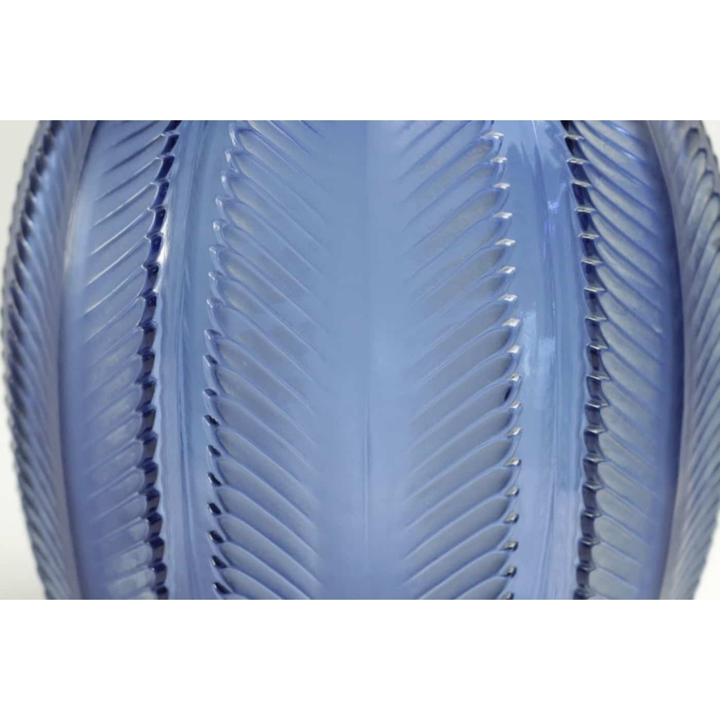 RENE LALIQUE (1860-1945) Vase « Biskra » teinté Bleu | Biron RENE LALIQUE (1860-1945) Vase "Biskra" teinté Bleu