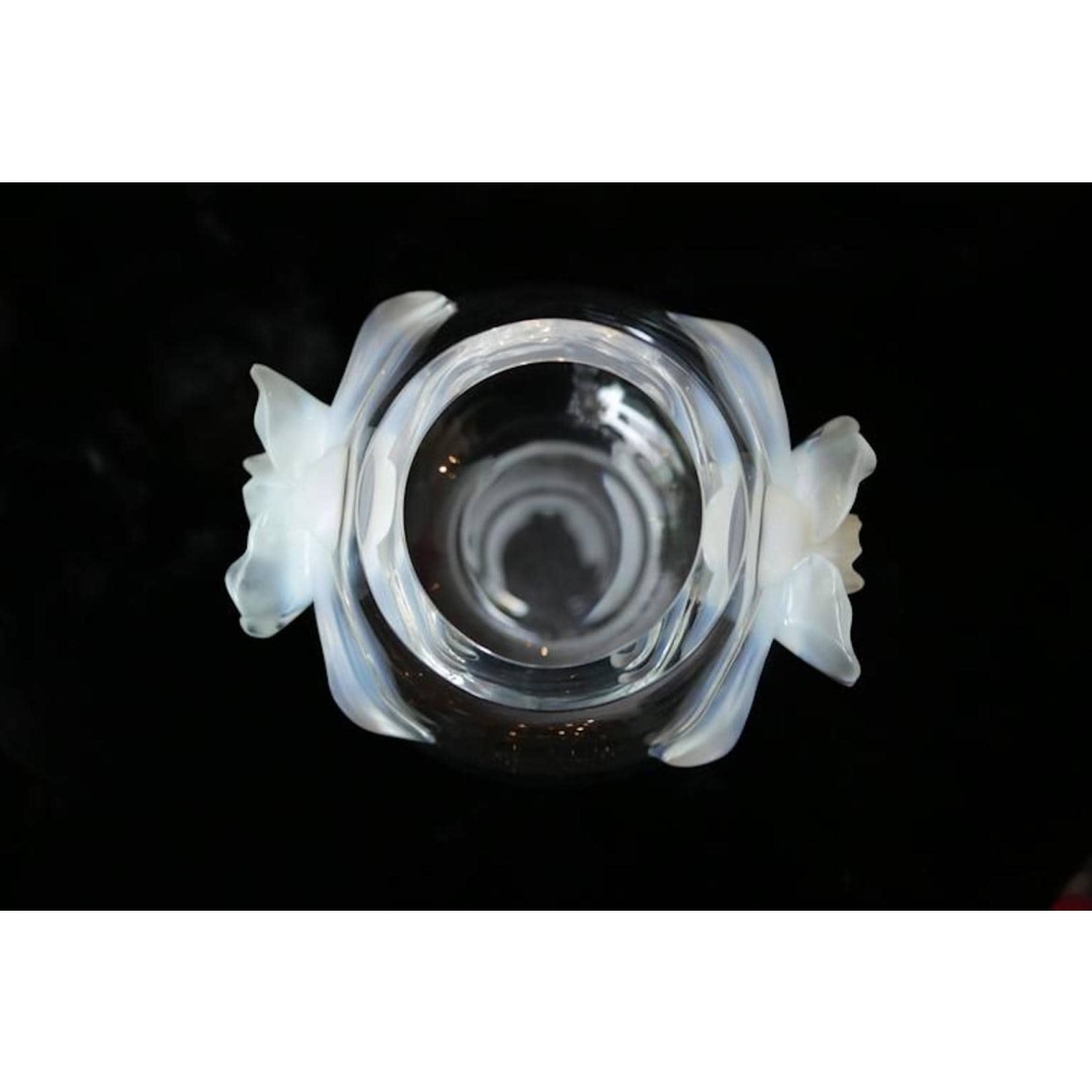 Lalique France Vase « orchidée » opalescent | Biron Lalique France Vase "orchidée" opalescent