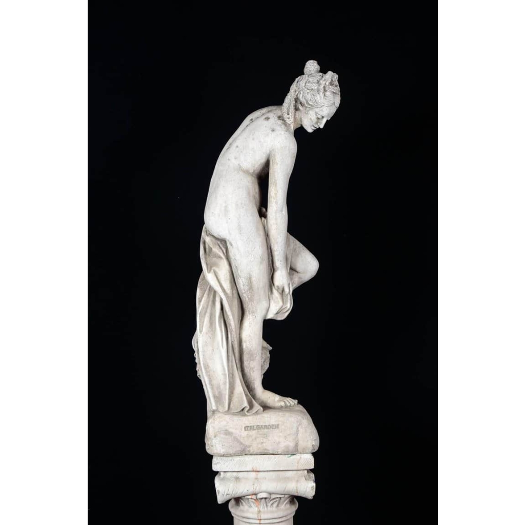 Sculpture Baigneuse, Pierre Reconstitué, XXème Siècle, Intérieur/Extérieur. | Biron Sculpture Baigneuse, Pierre Reconstitué, XXème Siècle, Intérieur/Extérieur.
