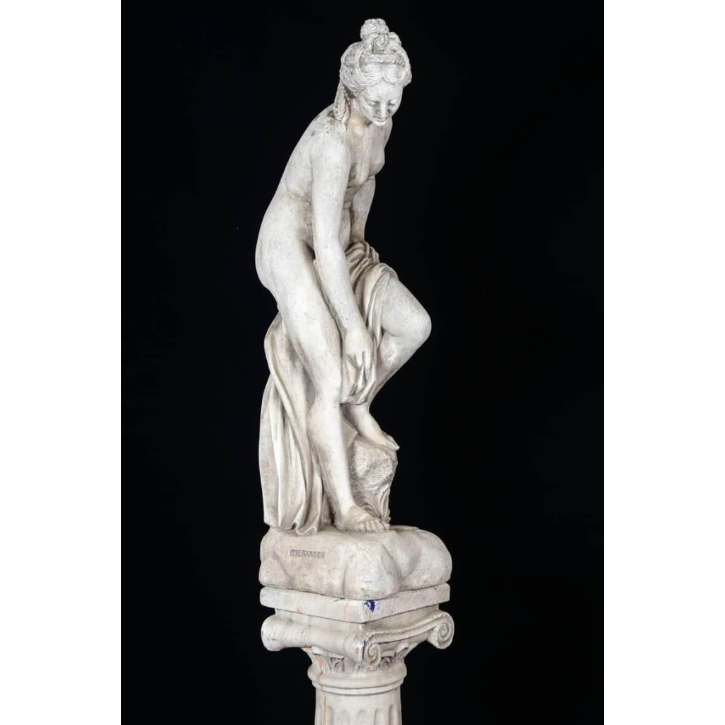 Sculpture Baigneuse, Pierre Reconstitué, XXème Siècle, Intérieur/Extérieur. | Biron Sculpture Baigneuse, Pierre Reconstitué, XXème Siècle, Intérieur/Extérieur.