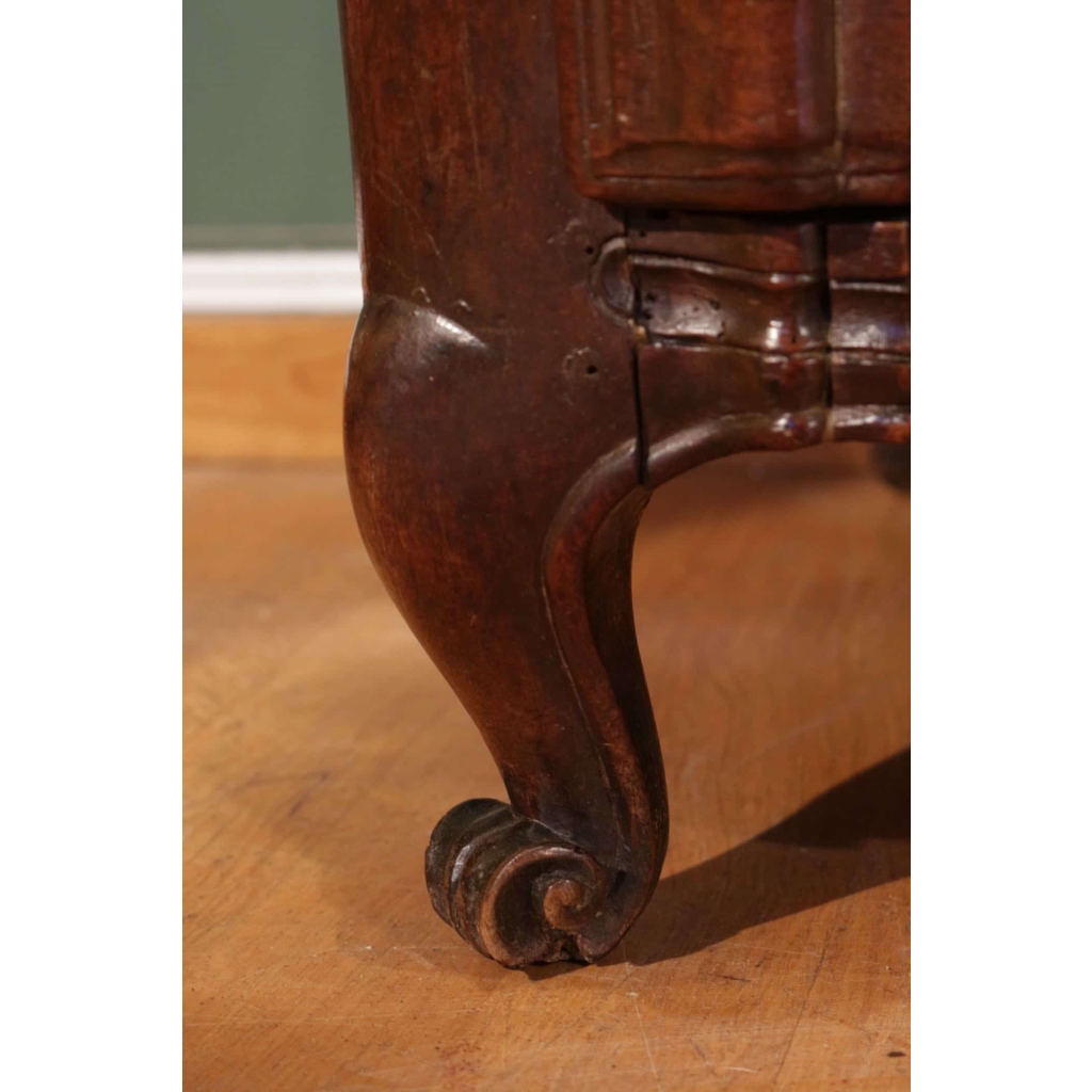 Commode arbalète du XVIII ème siècle