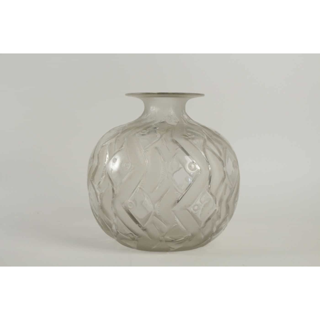 Rene Lalique Vase Penthievre | Biron ||||||