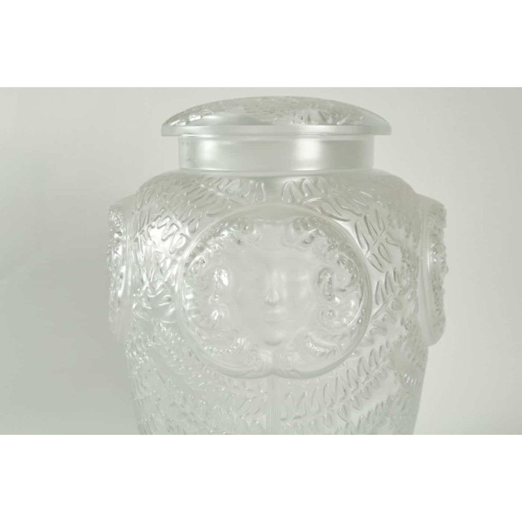 Lalique France » masque de femmes » Vase couvert (1998) | Biron Lalique France " masque de femmes " Vase couvert (1998)