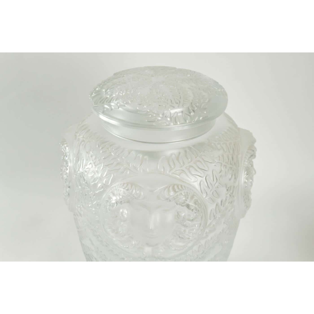 Lalique France » masque de femmes » Vase couvert (1998) | Biron Lalique France " masque de femmes " Vase couvert (1998)