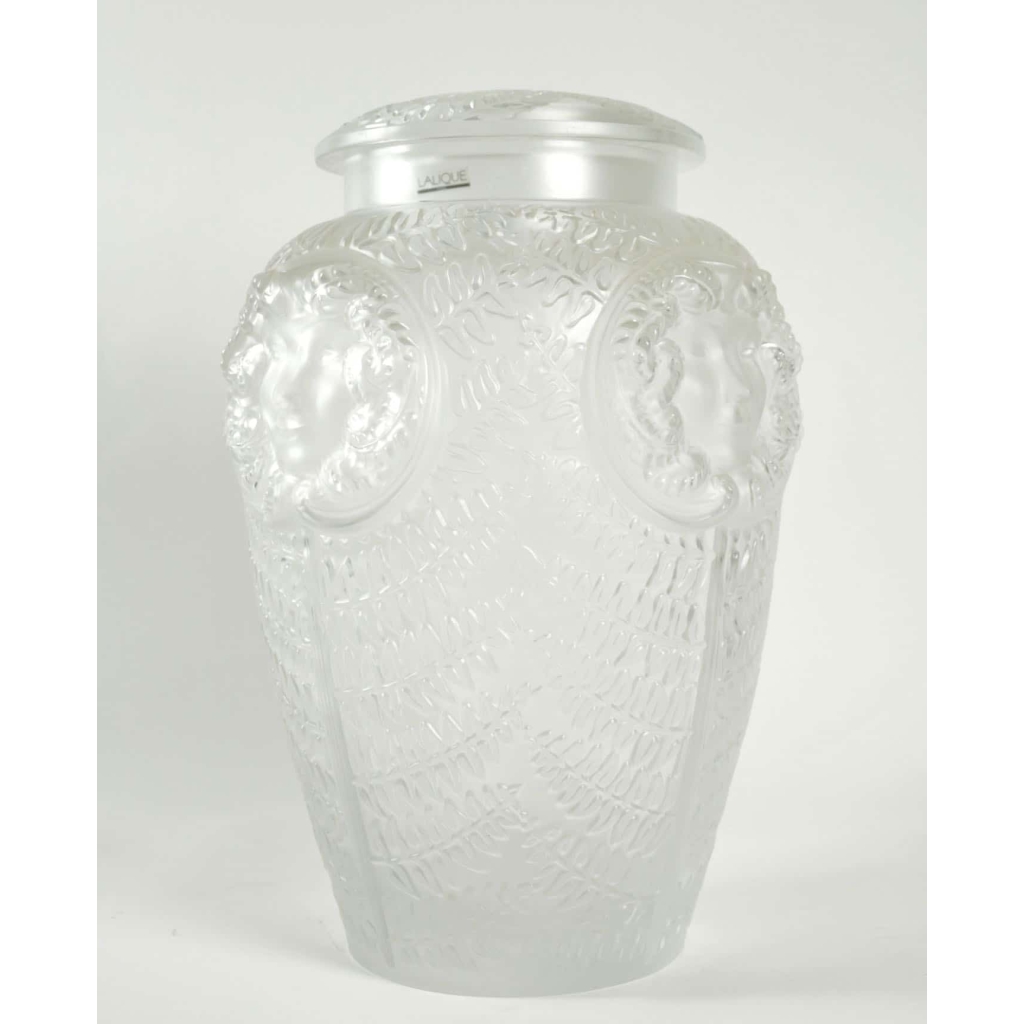 Lalique France » masque de femmes » Vase couvert (1998) | Biron Lalique France " masque de femmes " Vase couvert (1998)