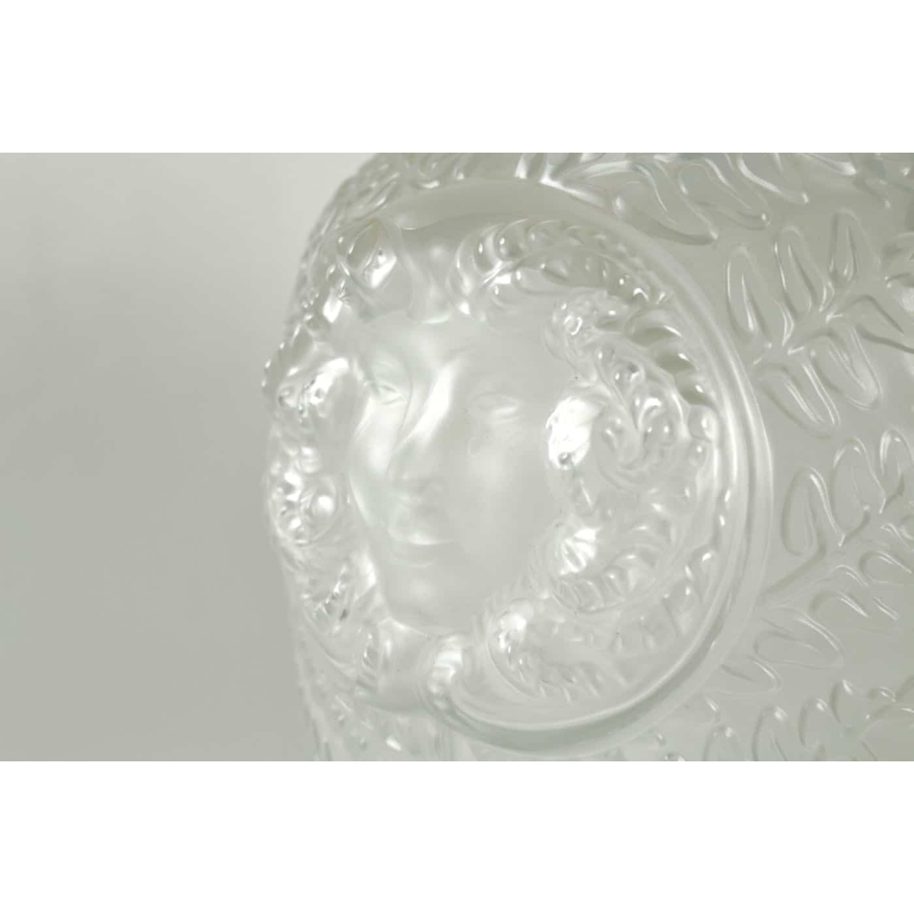 Lalique France » masque de femmes » Vase couvert (1998) | Biron Lalique France " masque de femmes " Vase couvert (1998)