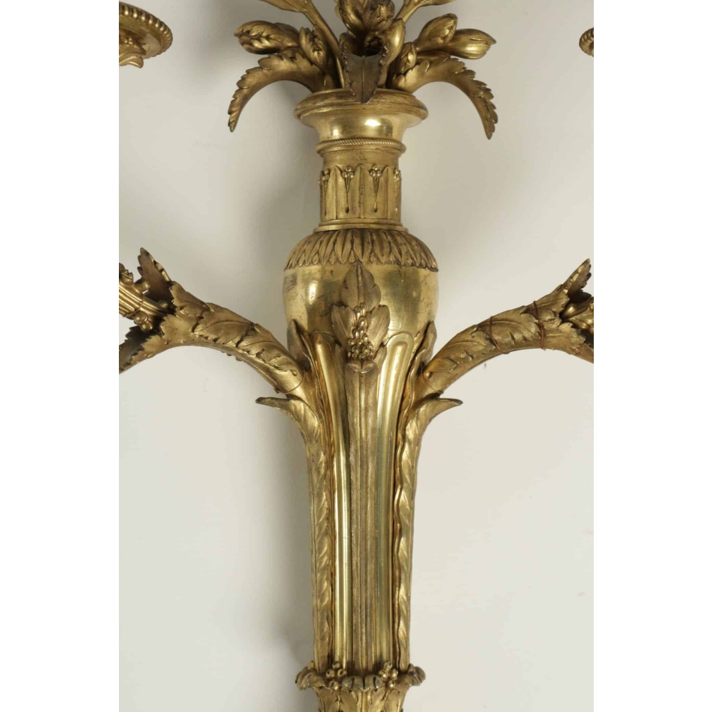 Paire d'appliques de style Louis XVI en bronze doré.