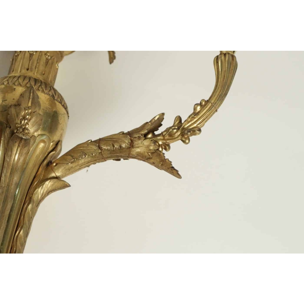 Paire d'appliques de style Louis XVI en bronze doré.