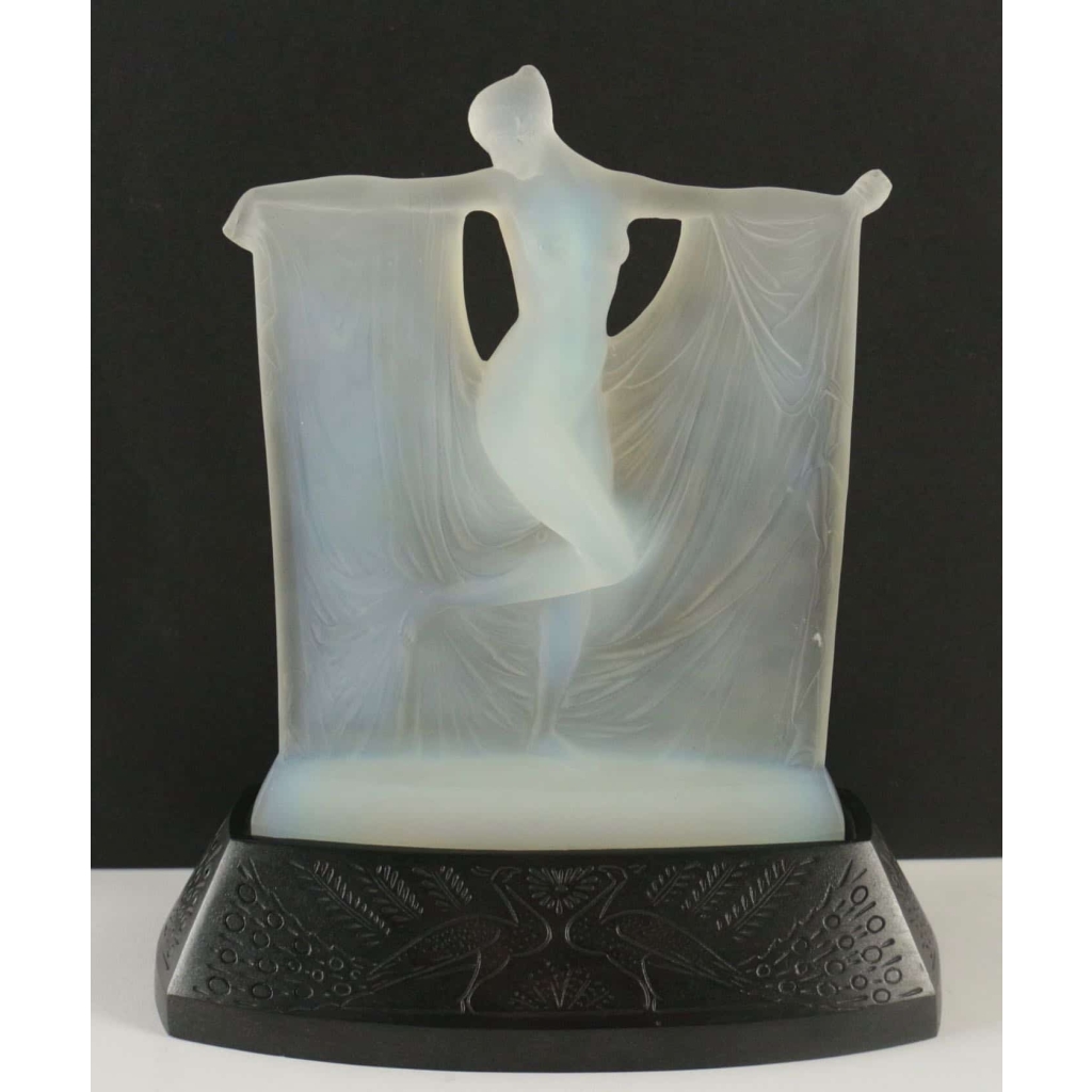 RENE LALIQUE (1860-1945) Opalescente « Suzanne » Statuette | Biron ||||||||||||||
