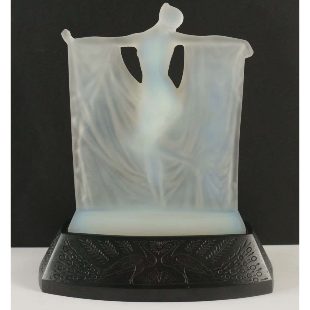 RENE LALIQUE (1860-1945) Opalescente « Suzanne » Statuette | Biron RENE LALIQUE (1860-1945) Opalescente "Suzanne" Statuette