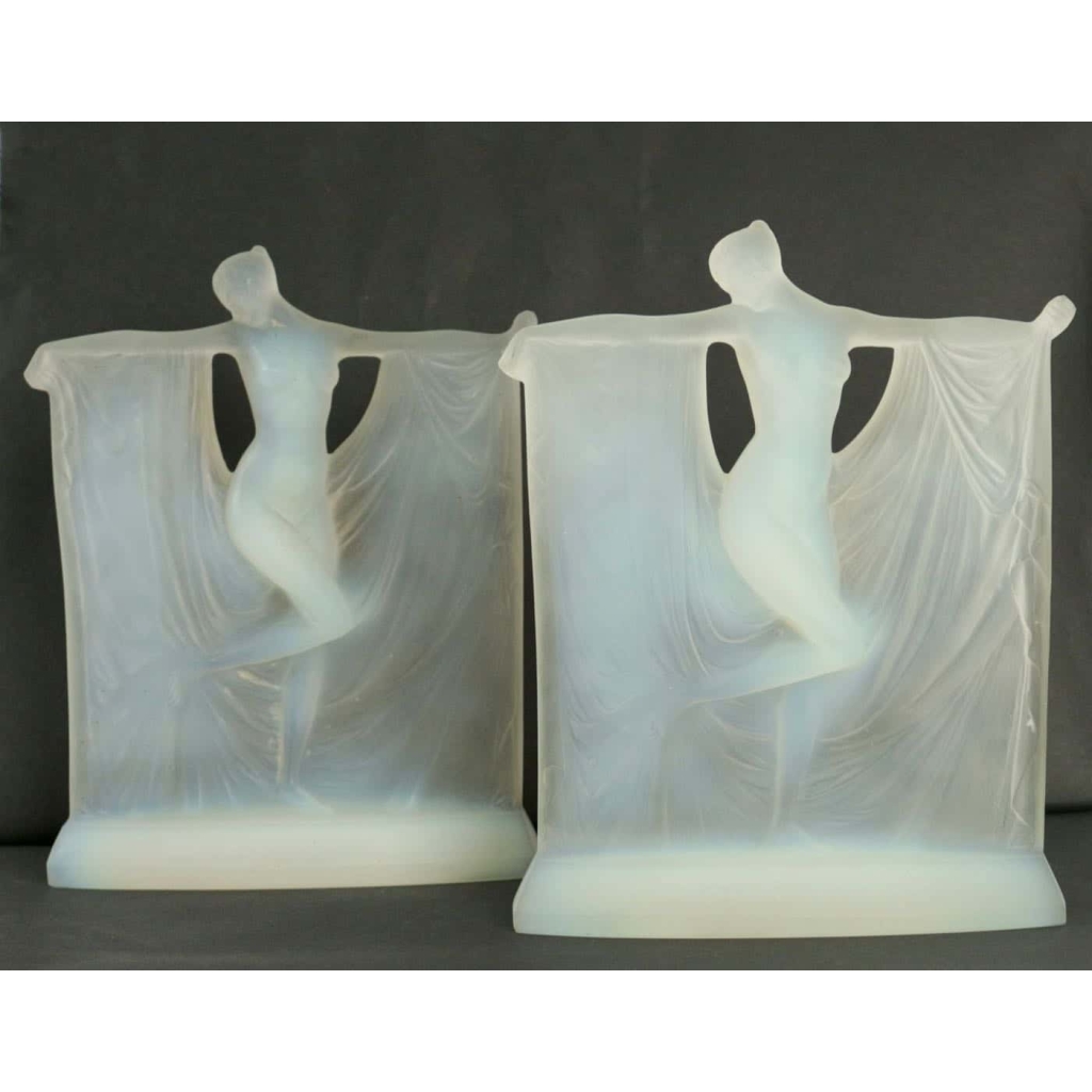 RENE LALIQUE (1860-1945) Opalescente « Suzanne » Statuette | Biron RENE LALIQUE (1860-1945) Opalescente "Suzanne" Statuette