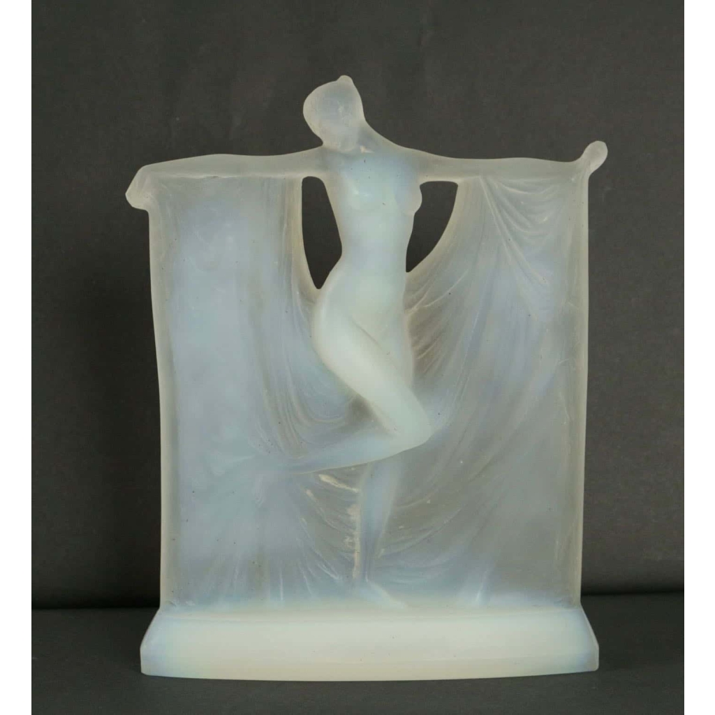 RENE LALIQUE (1860-1945) Opalescente « Suzanne » Statuette | Biron RENE LALIQUE (1860-1945) Opalescente "Suzanne" Statuette
