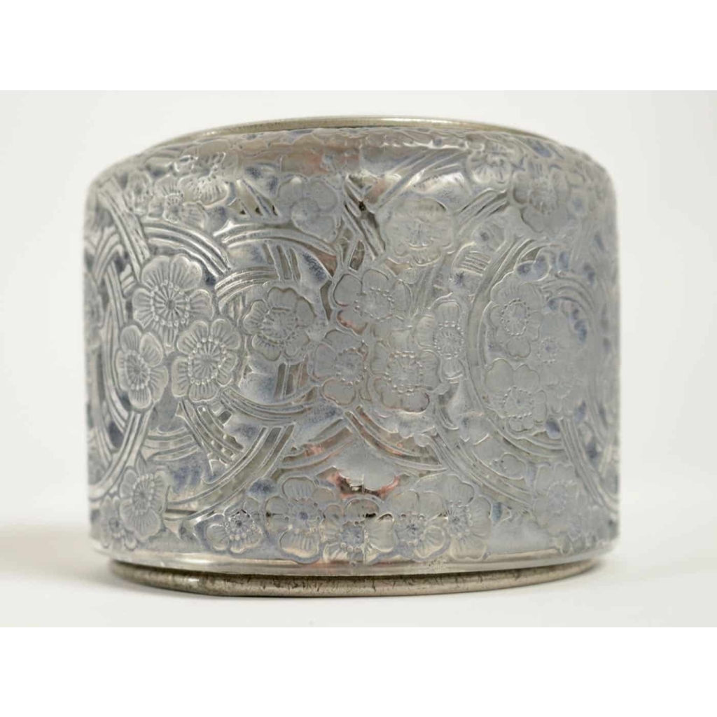 René Lalique & ATO Pendule « Eglantines » | Biron René Lalique & ATO Pendule "Eglantines"