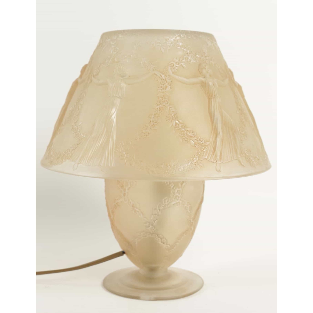 René LALIQUE (1860-1945) Lampe » Six danseuses « | Biron |||||||