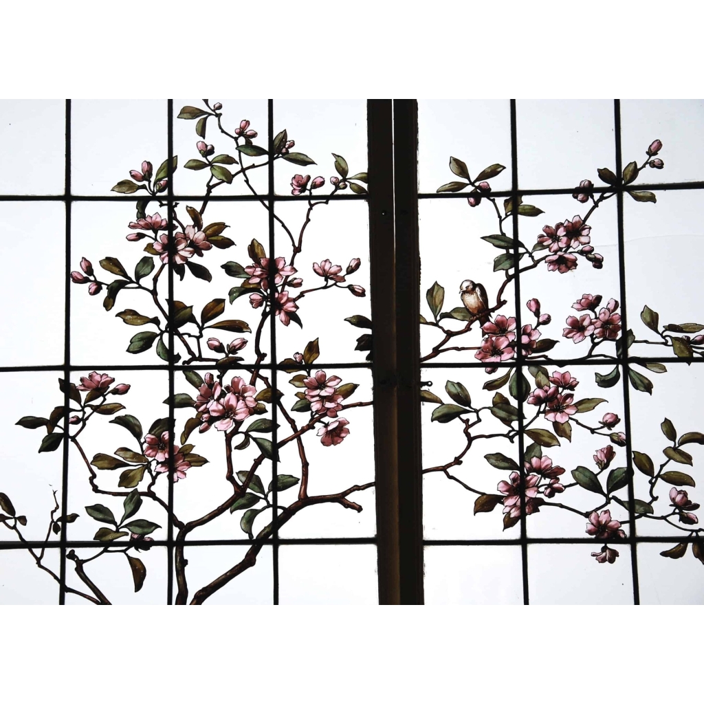 PAIRE DE VITRAUX A DÉCOR DE FLAMAND ROSE VENDU | Biron PAIRE DE VITRAUX A DÉCOR DE FLAMAND ROSE VENDU