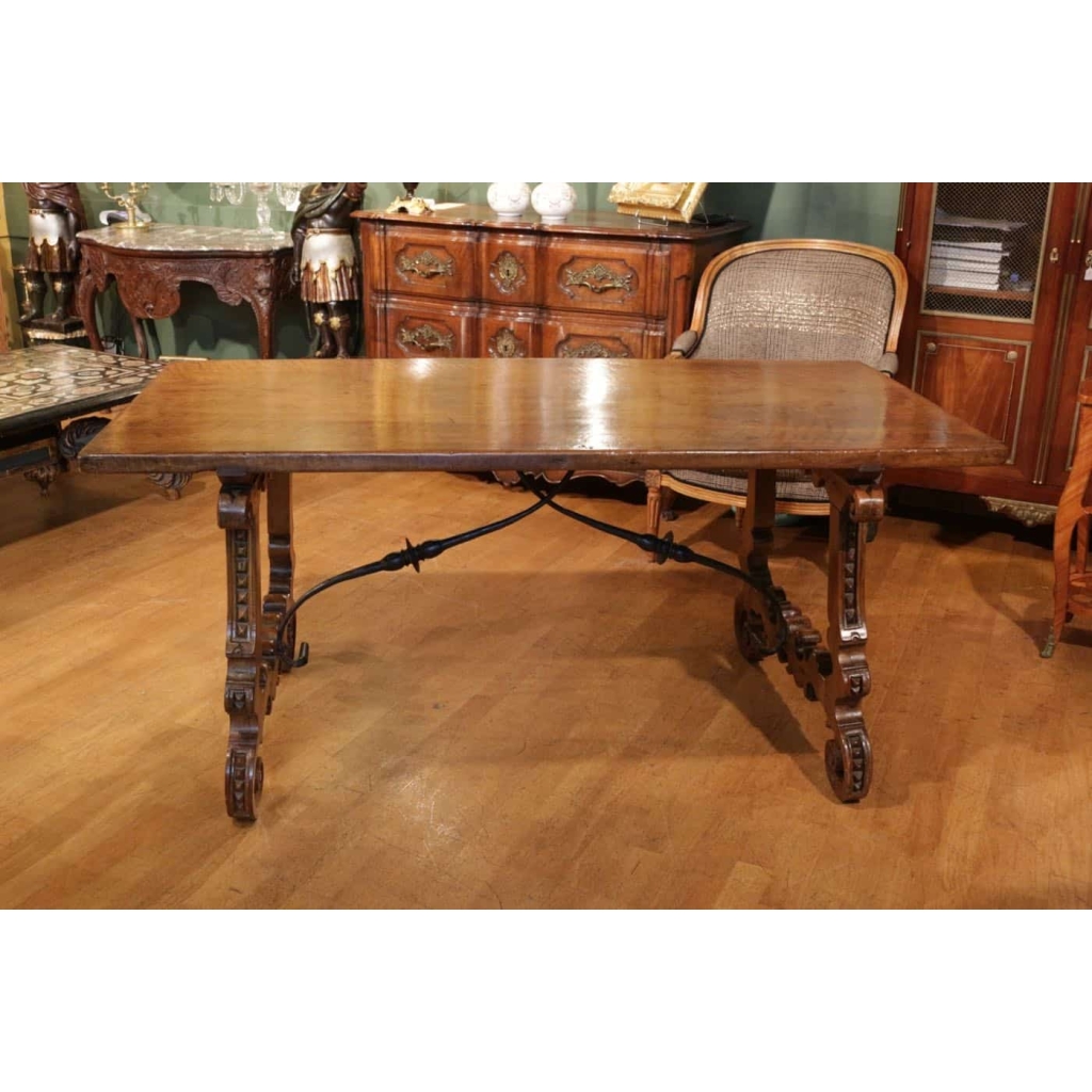 Table Espagnole en noyer de la fin du XVII ème siècle | Biron Table Espagnole en noyer de la fin du XVII ème siècle