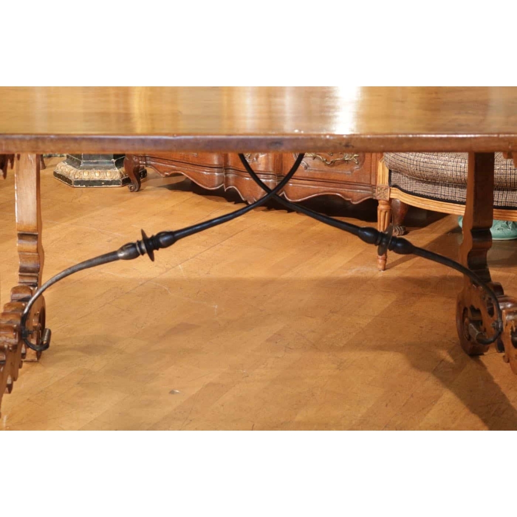 Table Espagnole en noyer de la fin du XVII ème siècle | Biron Table Espagnole en noyer de la fin du XVII ème siècle