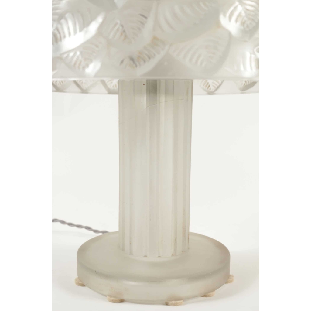 R. LALIQUE Lampe « Feuille de mûrier » | Biron R. LALIQUE Lampe "Feuille de mûrier"