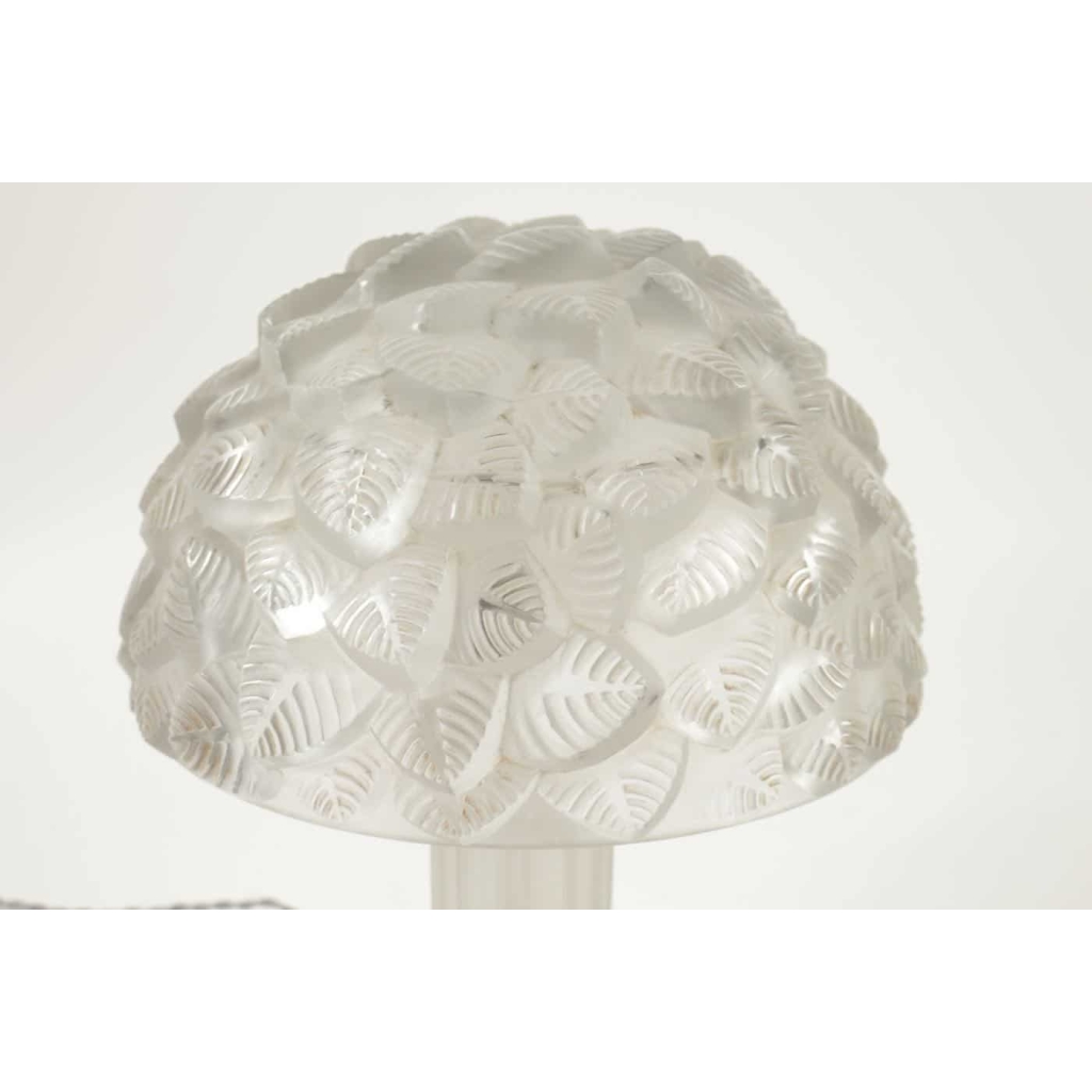 R. LALIQUE Lampe « Feuille de mûrier » | Biron R. LALIQUE Lampe "Feuille de mûrier"