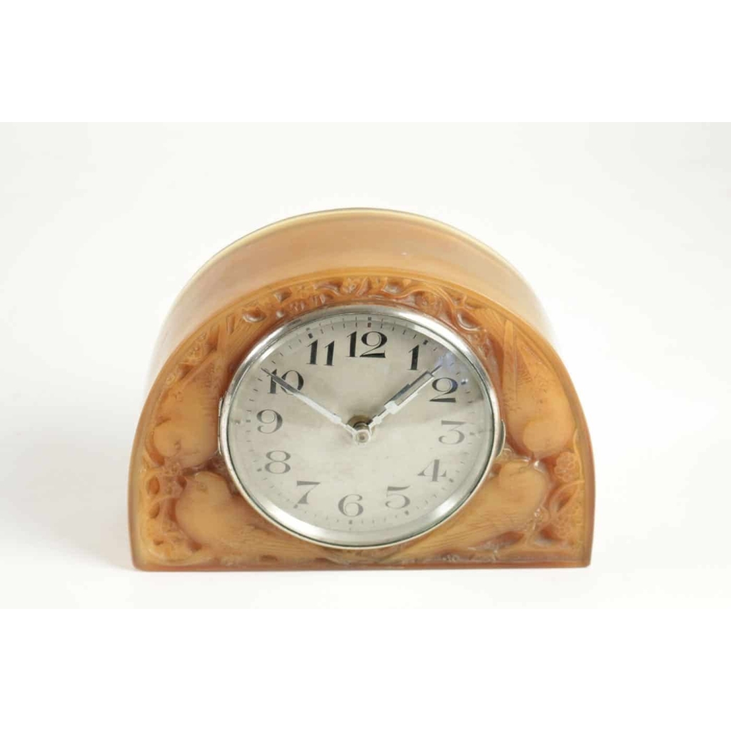 R LALIQUE (1860-1945) et Ato pendule électrique "butterscotch"