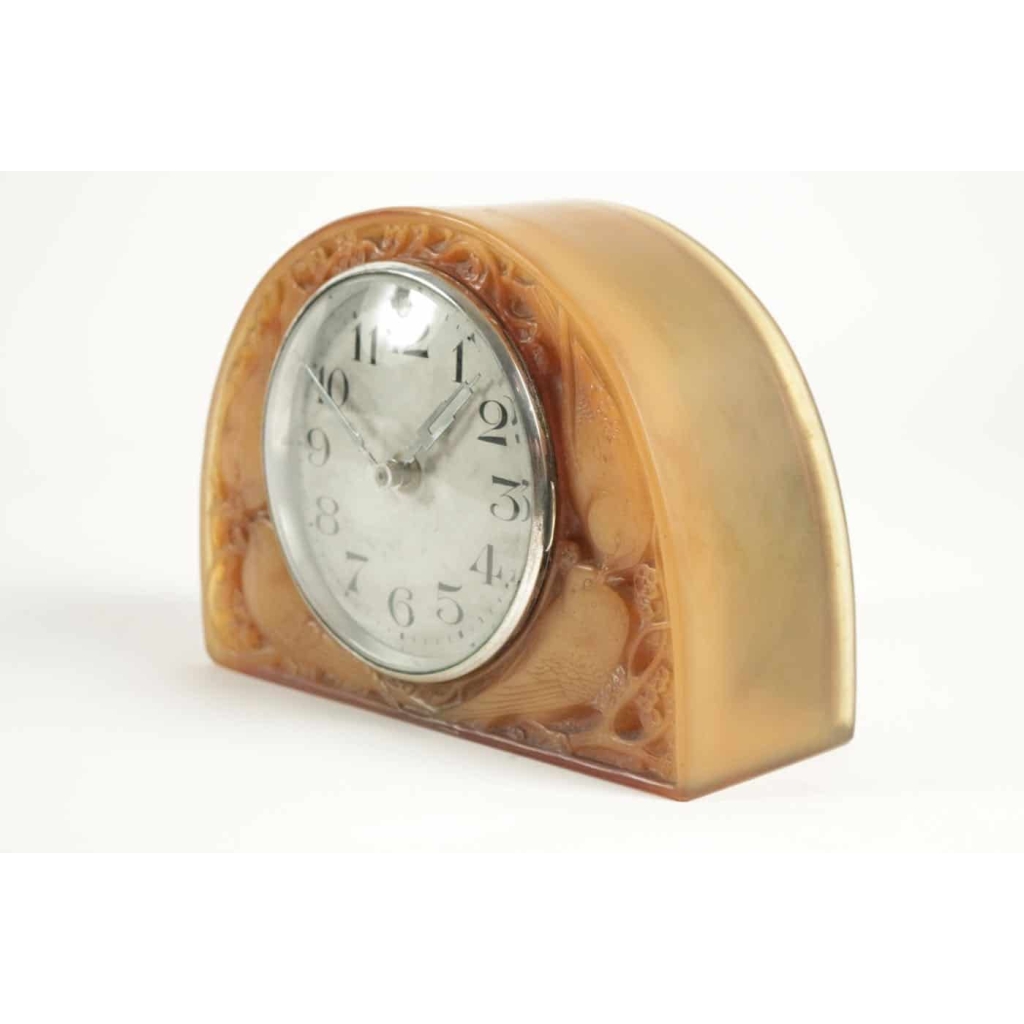 R LALIQUE (1860-1945) et Ato pendule électrique "butterscotch"