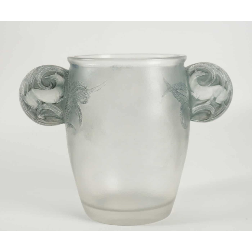 R Lalique Vase «Yvelines» dit aussi Vase «Oreilles biches» | Biron |||||