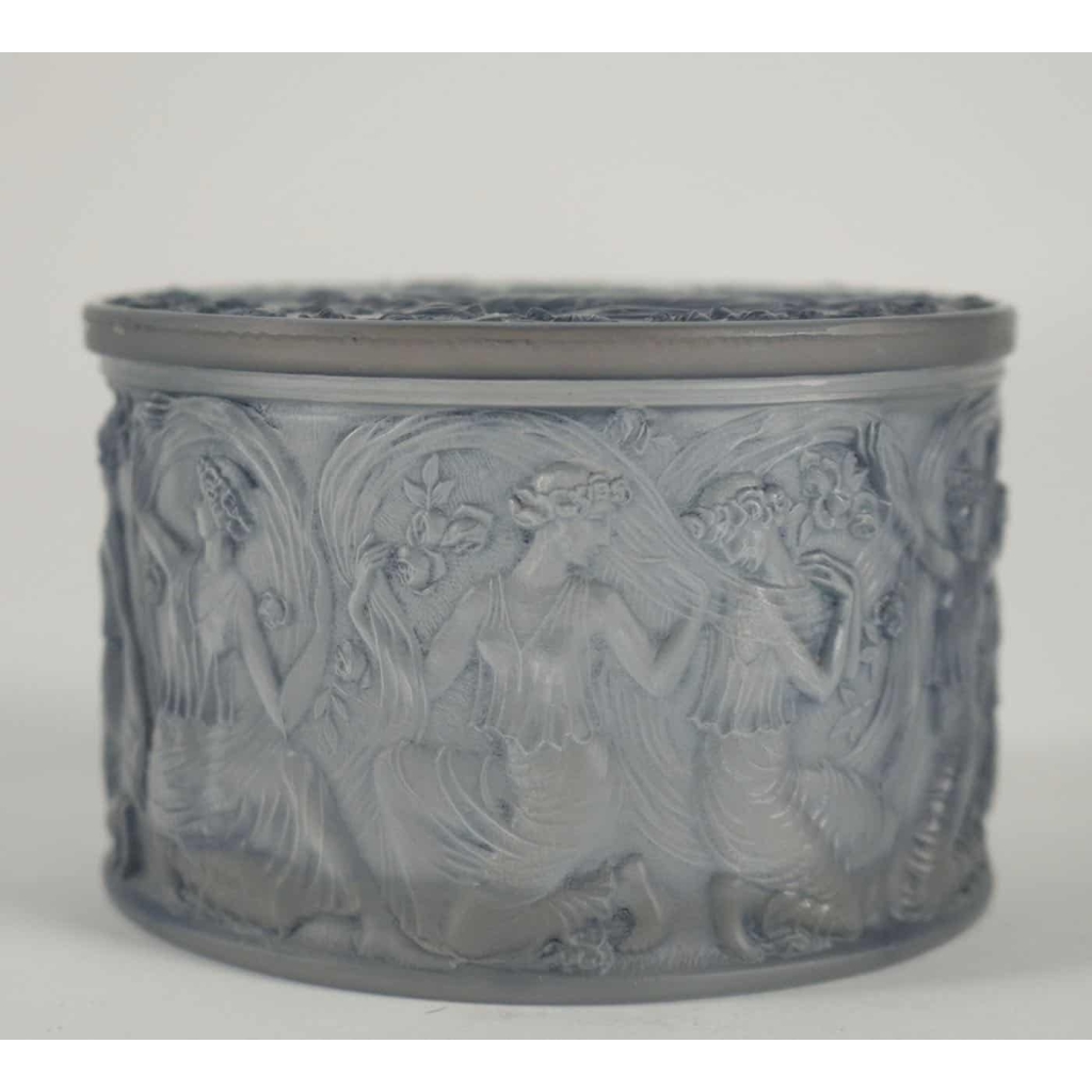 René LALIQUE (1860-1945) BOÎTE RONDE « FIGURINES ET VOILES » | Biron René LALIQUE (1860-1945) BOÎTE RONDE « FIGURINES ET VOILES"