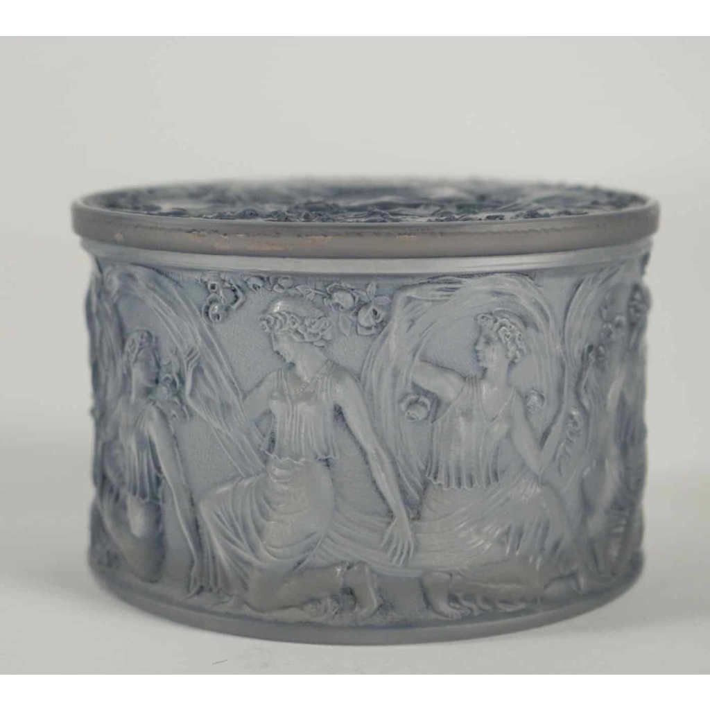 René LALIQUE (1860-1945) BOÎTE RONDE « FIGURINES ET VOILES » | Biron René LALIQUE (1860-1945) BOÎTE RONDE « FIGURINES ET VOILES"