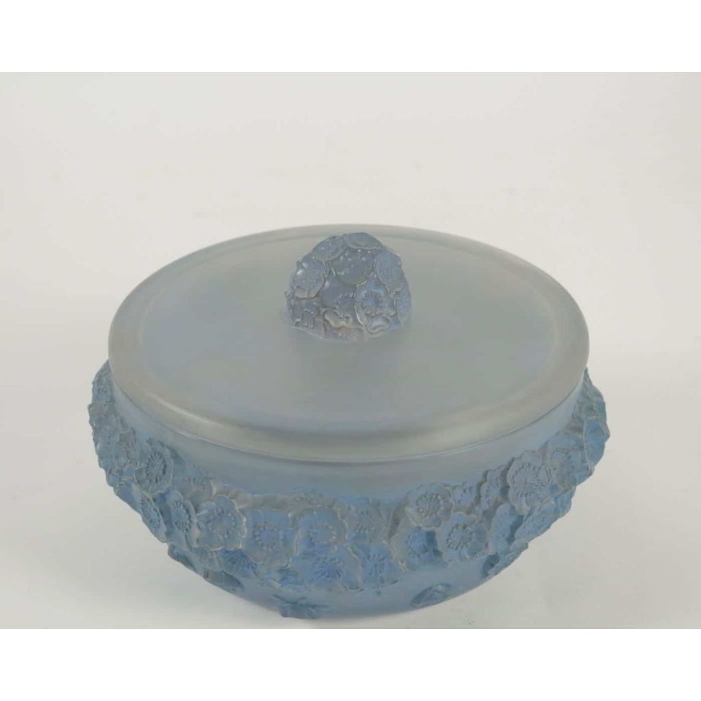 René Lalique (1860-1945), Boite » Primevères » | Biron René Lalique (1860-1945), Boite " Primevères"