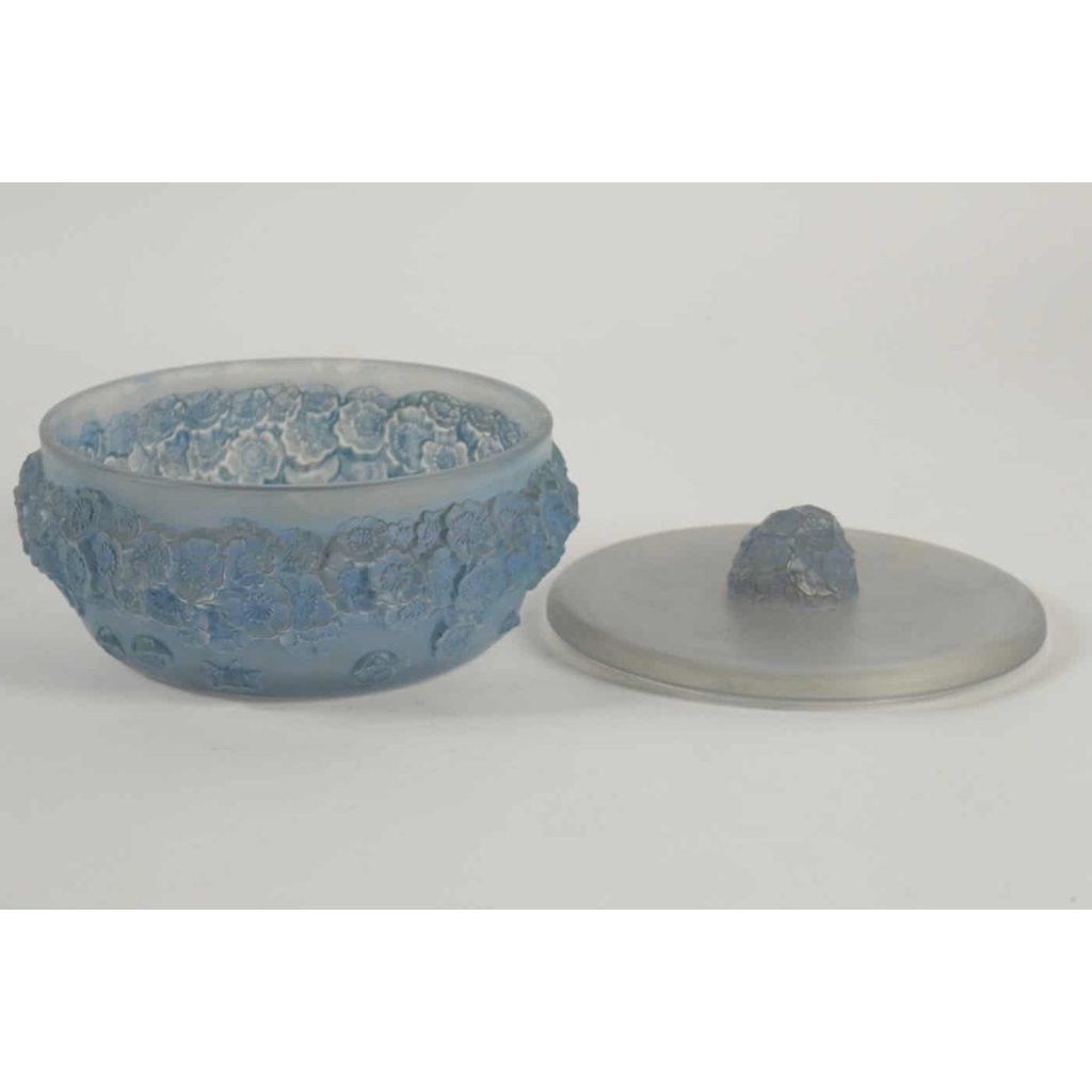 René Lalique (1860-1945), Boite » Primevères » | Biron René Lalique (1860-1945), Boite " Primevères"