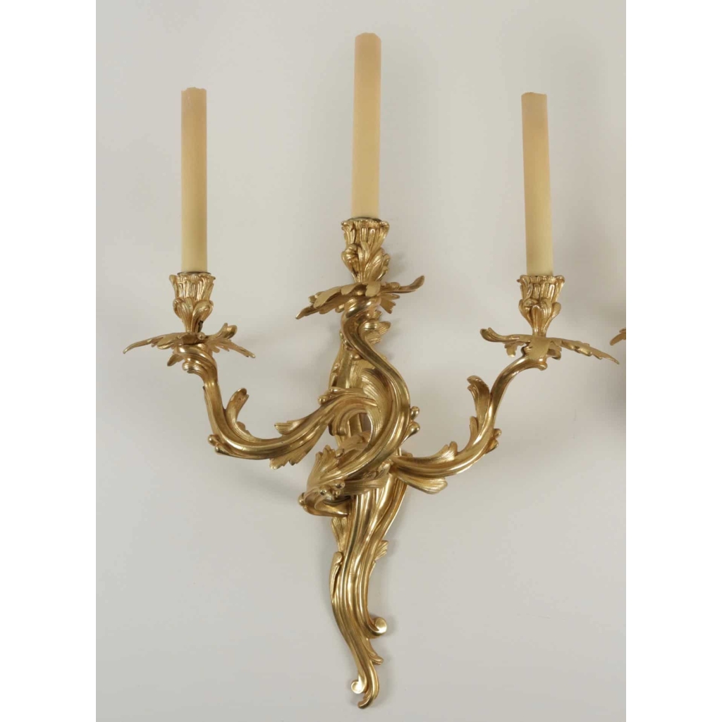Suite de quatre appliques de style Louis XV, époque Napoléon III (1848 – 1870). | Biron Suite de quatre appliques de style Louis XV, époque Napoléon III (1848 - 1870).