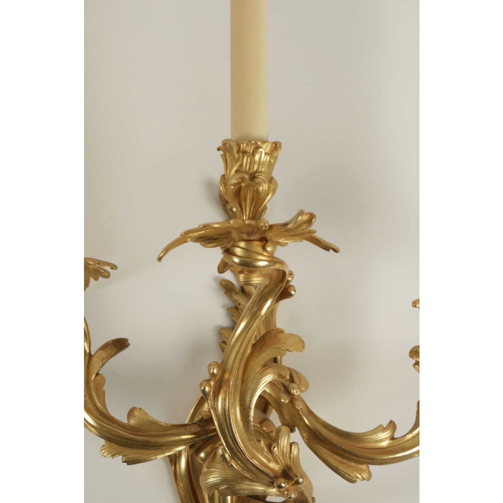 Suite de quatre appliques de style Louis XV, époque Napoléon III (1848 – 1870). | Biron Suite de quatre appliques de style Louis XV, époque Napoléon III (1848 - 1870).